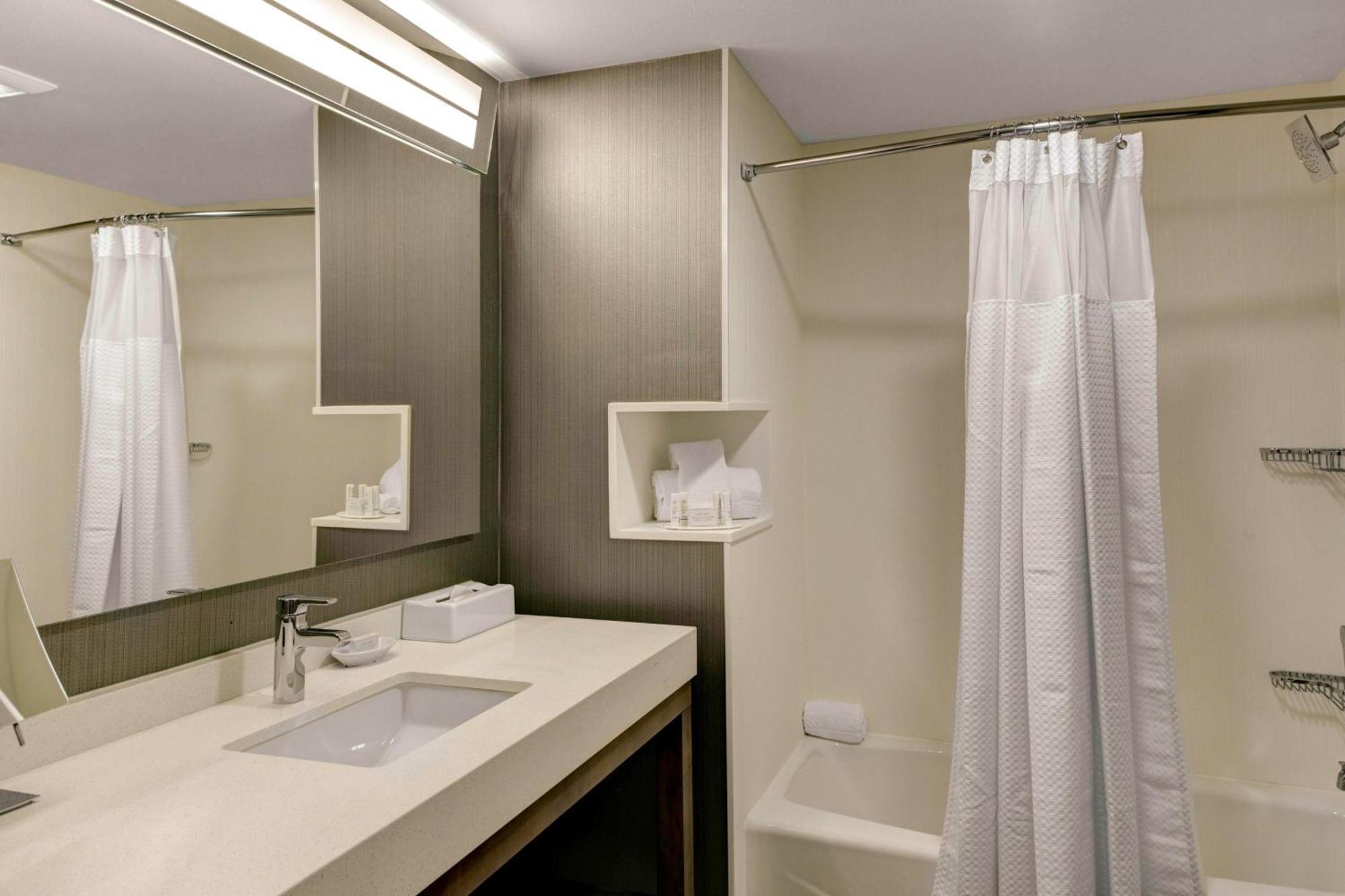 Отель Courtyard By Marriott New Orleans Westbank/Гретна Экстерьер фото